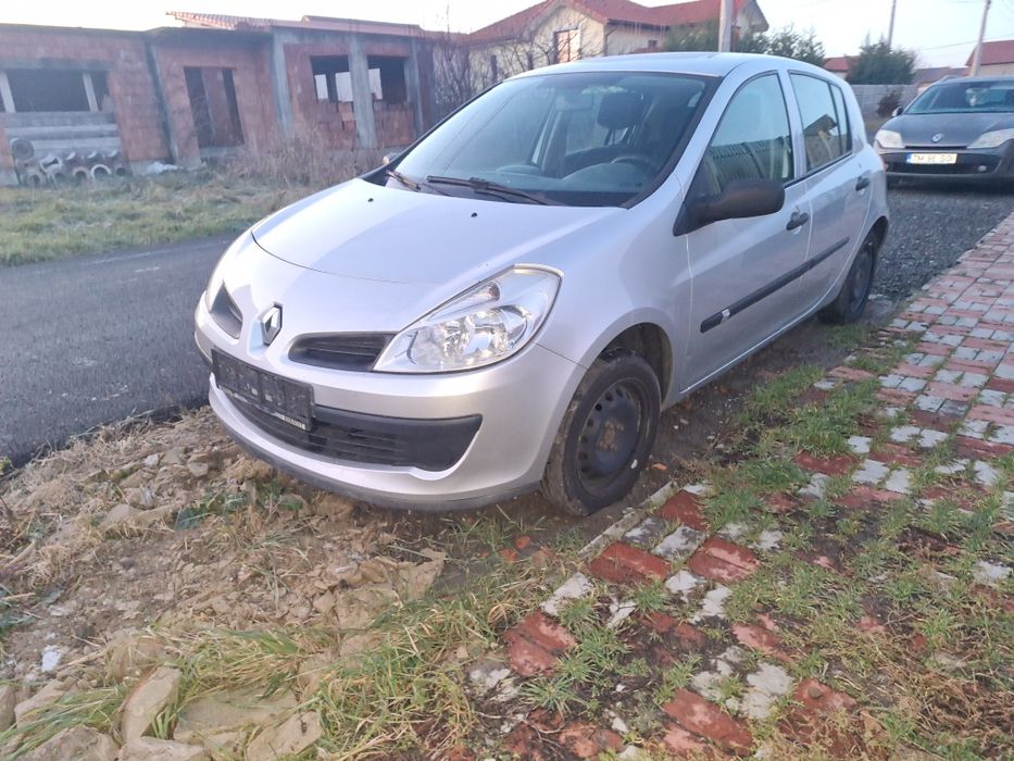 Dezmembrez renault clio 3 1.2 benzina