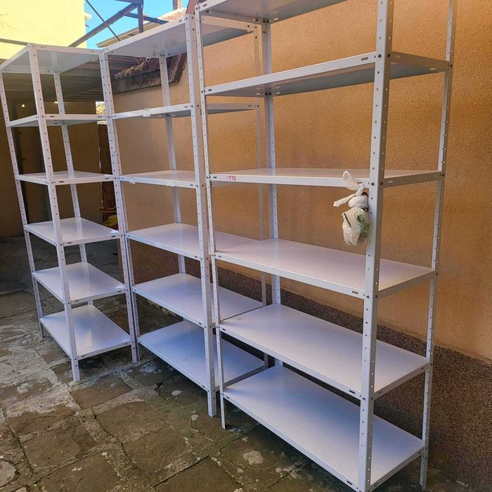 Стелажи за магазин или склад