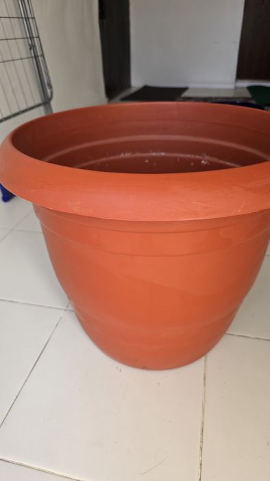 Продам горшок для цветов