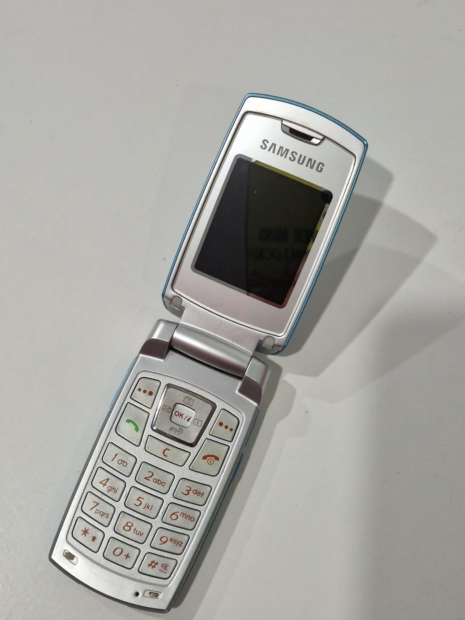 Telefon cu clapeta Samsung SGH-X540