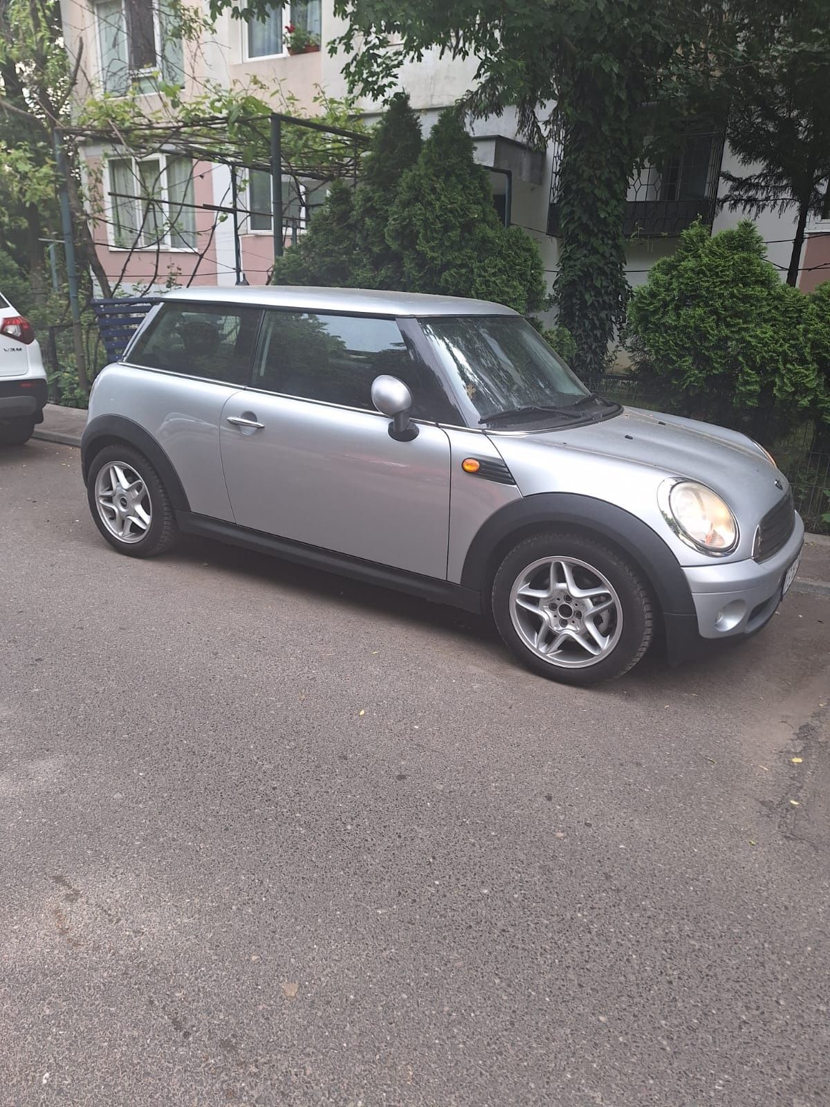 Mini Cooper One - 2400 Euro / negociabil