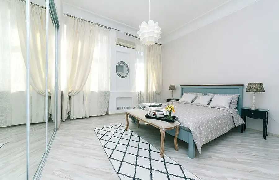 Дава се под наем Тристаен апартамент в София, Център - 100 кв.м за 561 € - Снимка #1