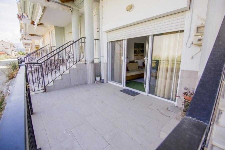 ПРОДАВА Апартамент и мезонет в една сграда в Паралия Офринио, Кавала