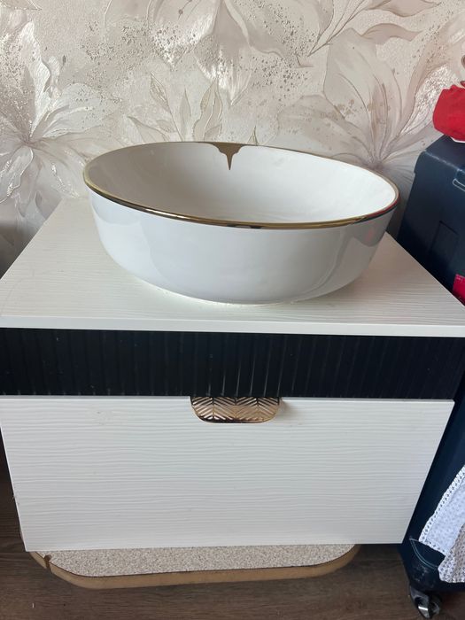 Умывальник с комотом