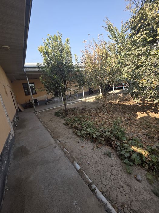 Кибрай тумани Олмазор маҳалласида  5,5 сотих  5 хонали уй сотилади.