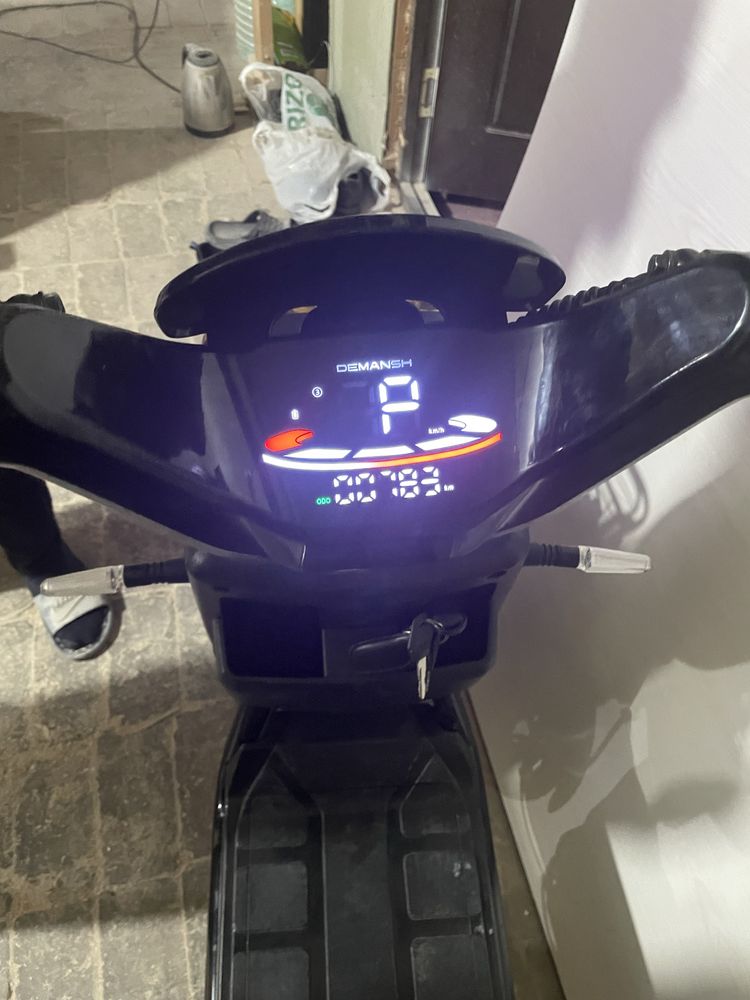 Skuter sotiladi 520000 kami bor