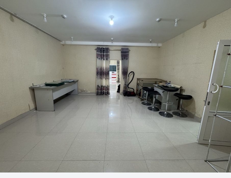 Жангох .Ц-15 сдаётся офис 3х комнатный Цоколь!!