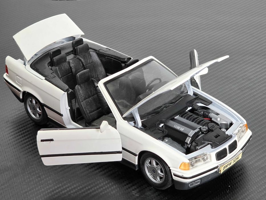 Macheta Auto 1/18 Maisto BMW 325i Alb