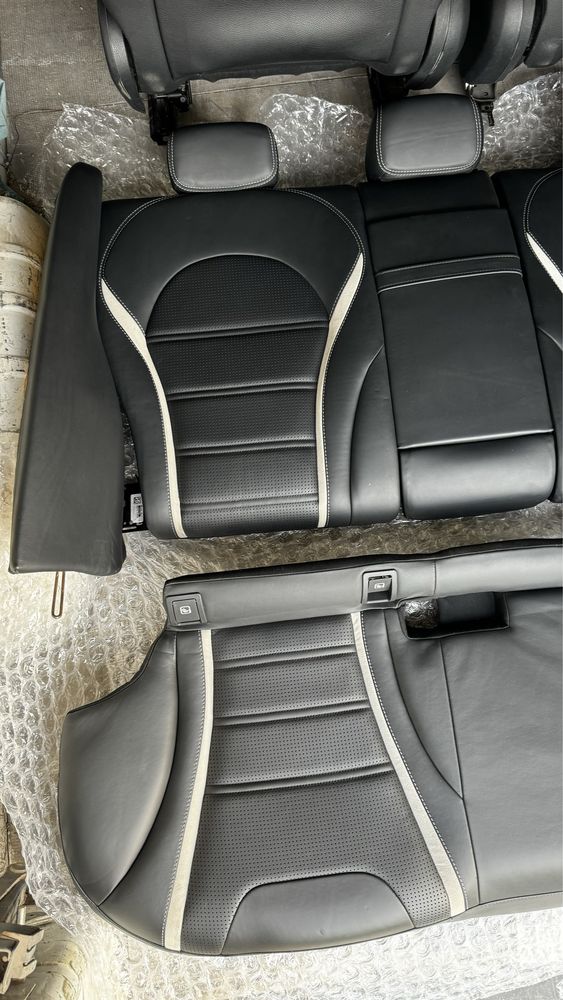 Mercedes C63 AMG оригинален кожен салон седалки интериор