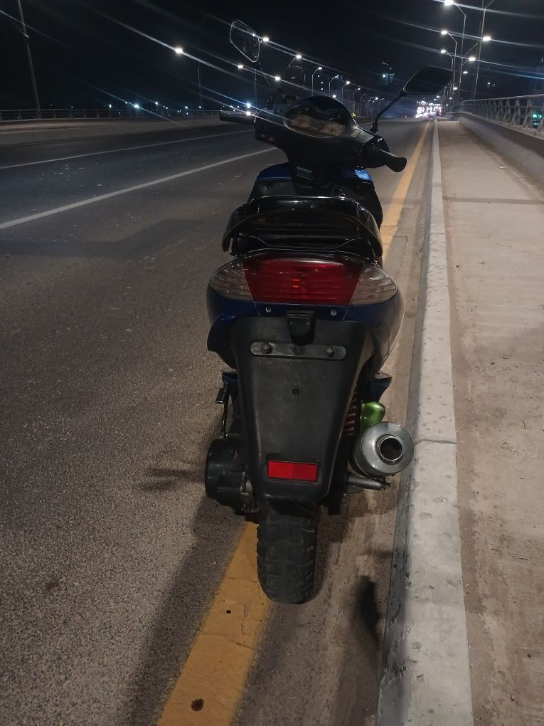 Skuter 150 kubli holati zor yurib turgan  aybi yoq