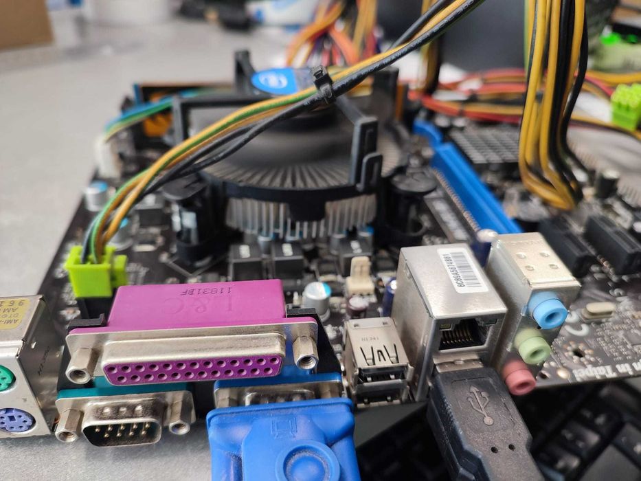 Bundle placa baza socket 1155 /procesor i3-2100/ram4gb/Placa video