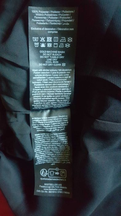 Vând bluză neagră , elegantă Vero Moda