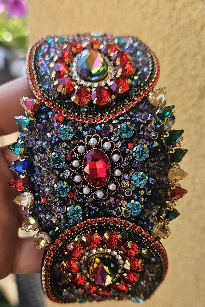 Bentita cu strasuri multicolore