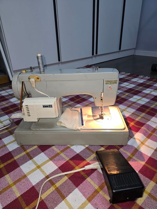 Продам швейную машинку