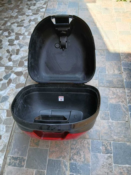 Portbagaj scuter cu bandă reflectorizantă roșie