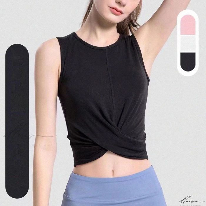 Шелковая рубашка на теле сидит очень элегантно