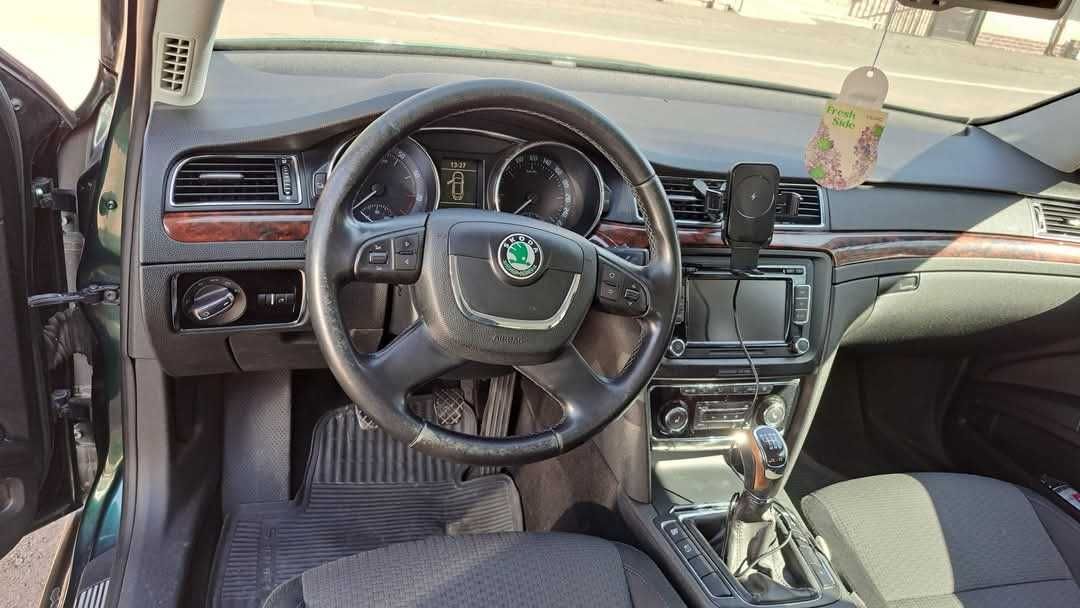 Vând Skoda Superb