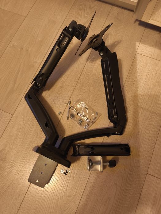 Suport brat pentru 1 monitor sau 2 monitoare
