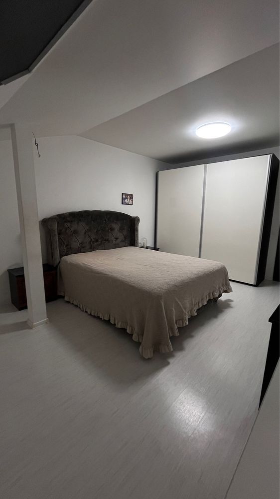 Apartament 5 camere etaj 4 + mansardă zona mall Botoșani