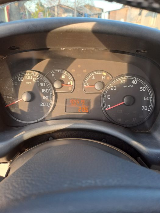 Vând sau schimb fiat punto 1.2 benzina