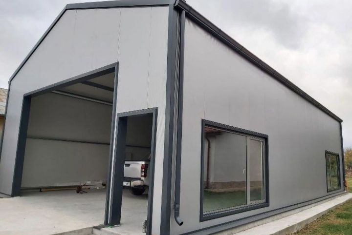 Vând hală metalică 10 m lățime 25 lungime tot cu montaj de pe stoc