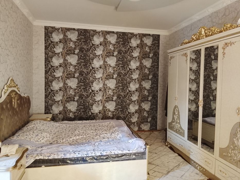 da srochniy  Bektemir tarafda 5 sotok 10 xonali uy srochni soti