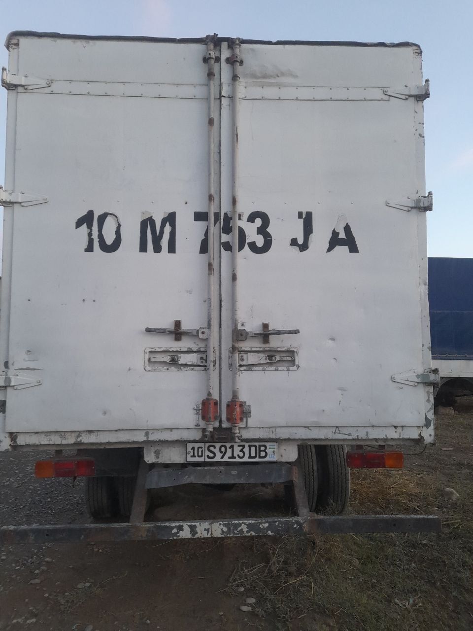 Man mashina isuzi kabina qo‘yilgan