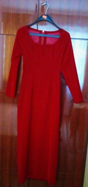 Червена рокля копринено кадифе + подарък