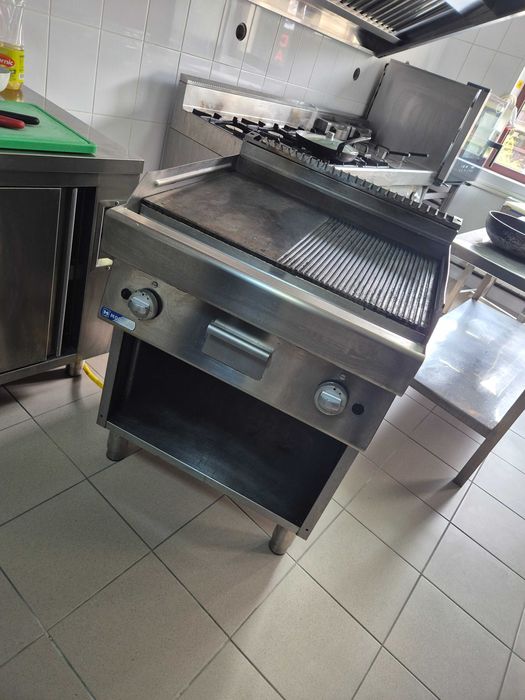 Gratar pe gaz cu placa cu striati si simpla