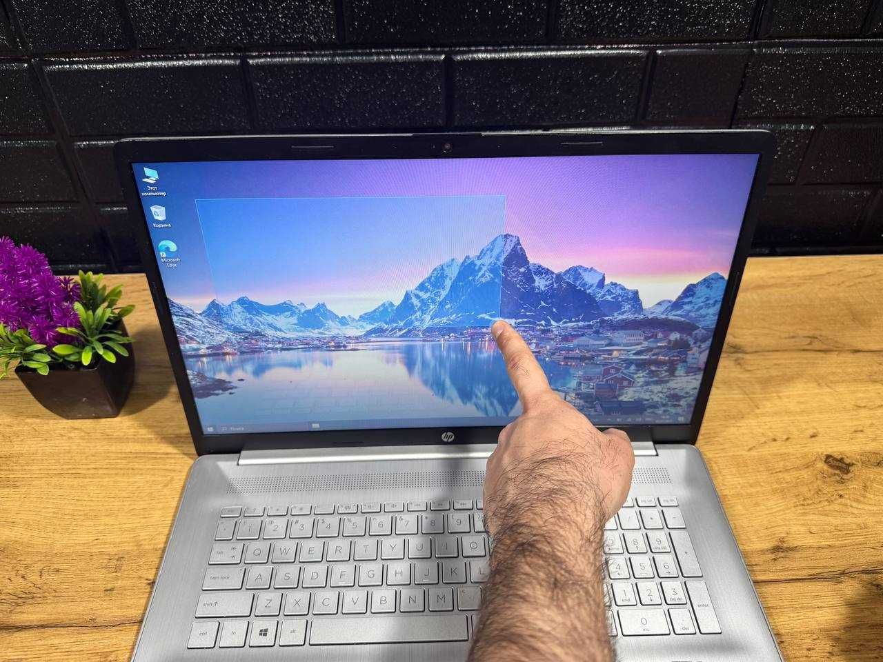 HP Laptop 17 / Ryzen 5 5500U (12 Ядер) 16Gb / 256Gb - Сенсорный