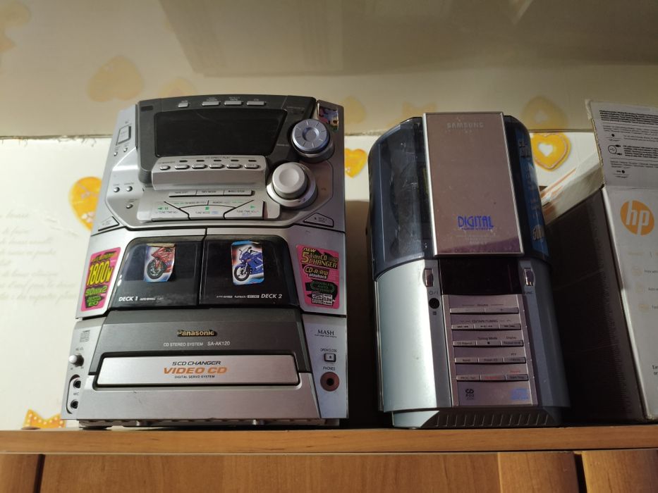 Музыкальный центр с колонками