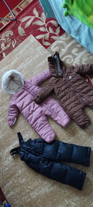 Vând 3 combinezoane  copii 150 lei toate 3