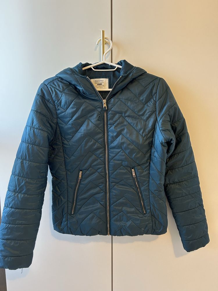 Зимно и преходно яке на Bershka и Н&М