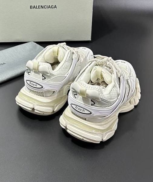 Stoc Balenciaga Track