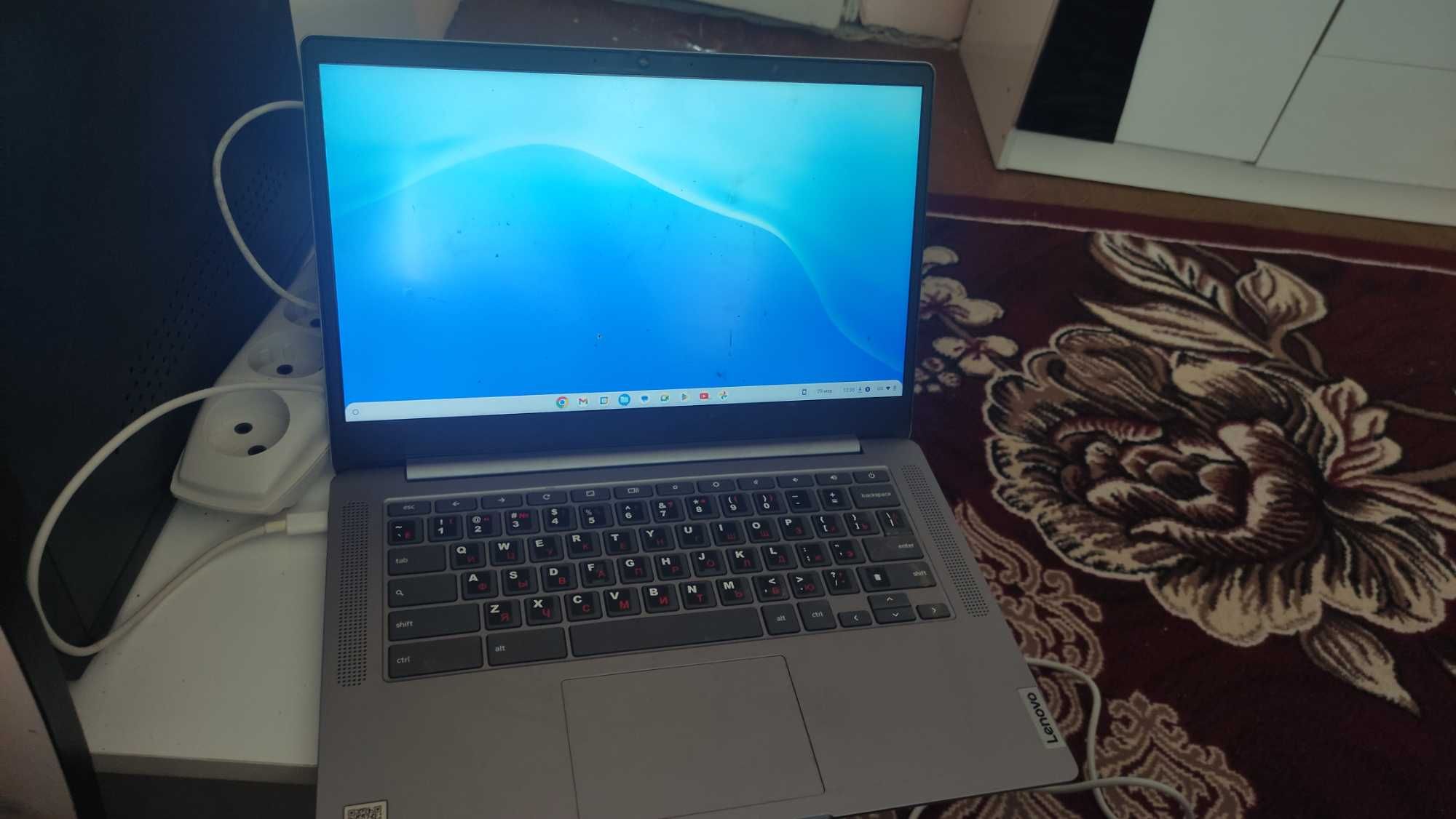 Chrome book satiladi