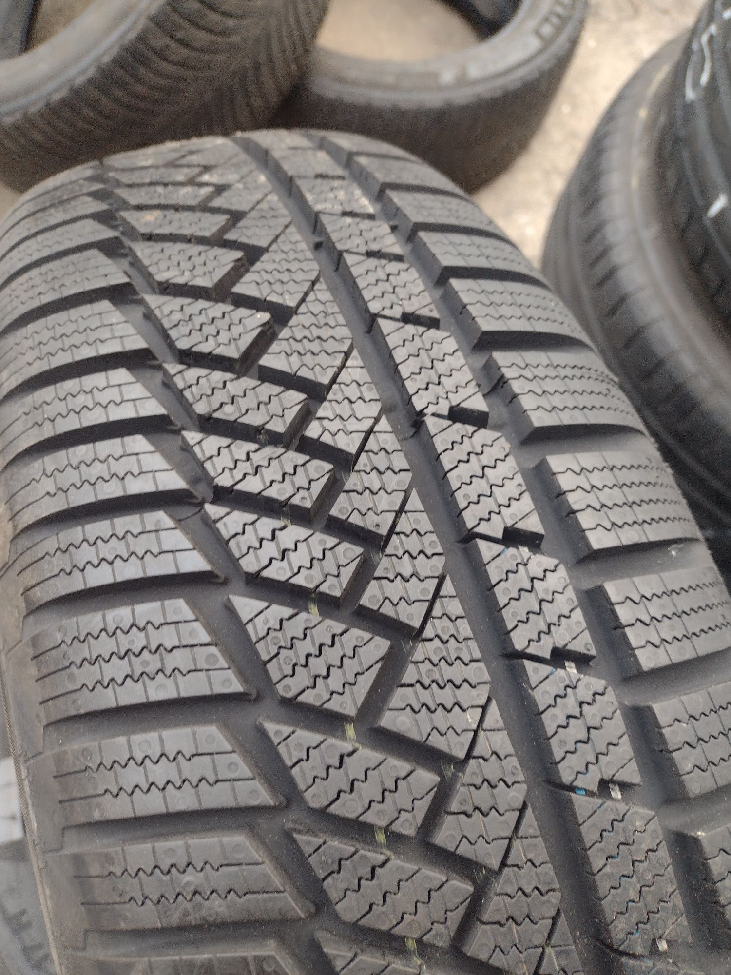 Нови 3бр.215/65/17 Continental TS850P AO dot3022