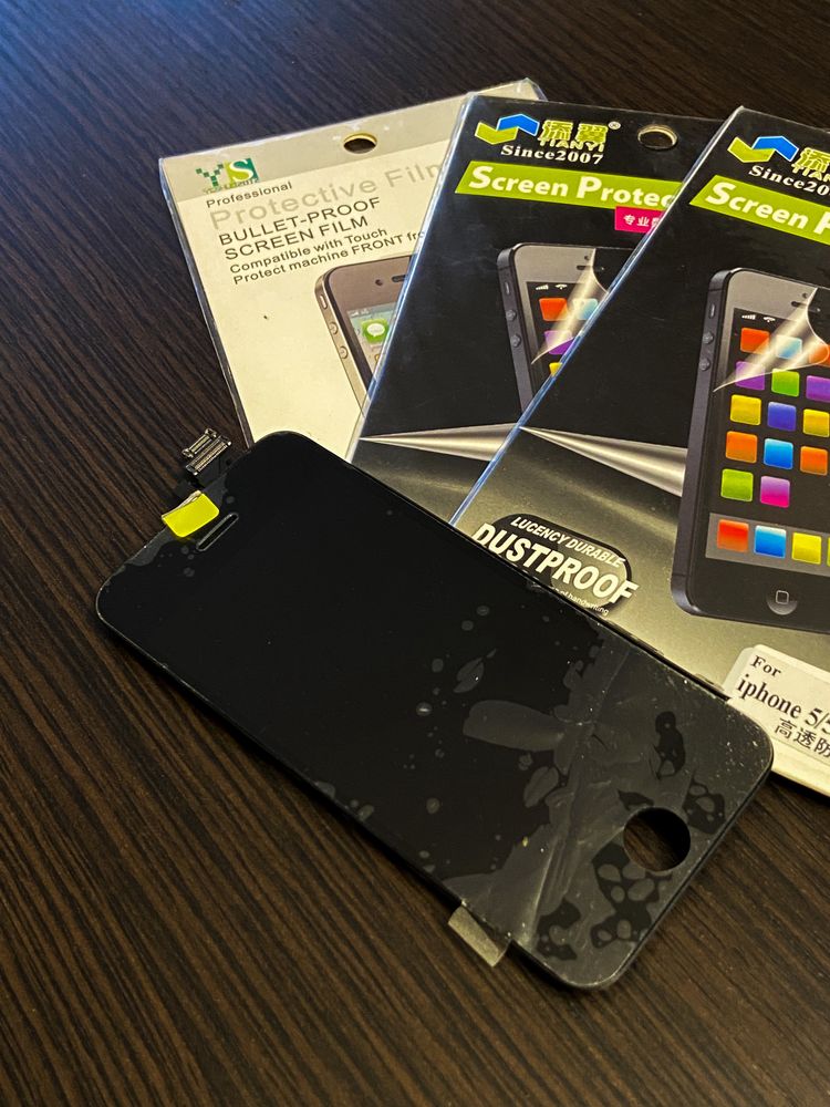 Дисплей iPhone 5s + 3 защитки и 2 чехла