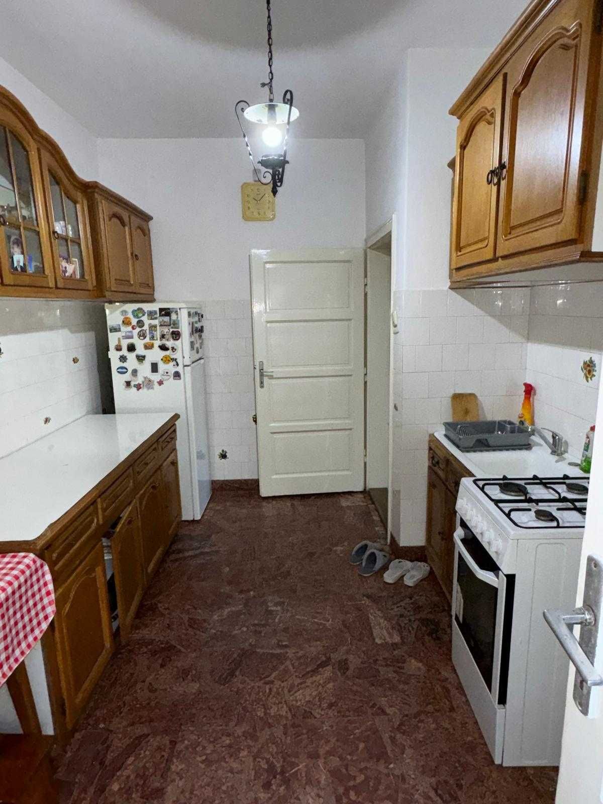 Inchiriez casa 5 camere zona ultracentrala