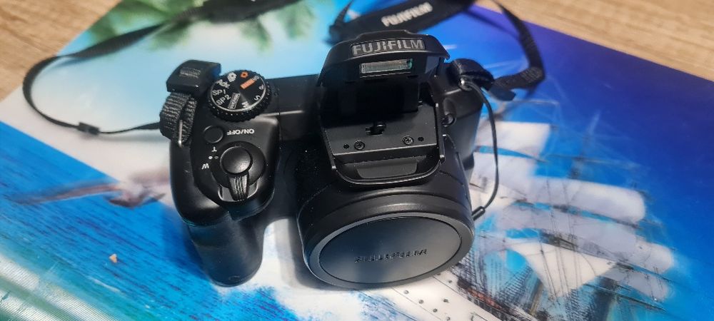 Aparat Foto/Video Fujifilm FinePix S8600 ca Nou