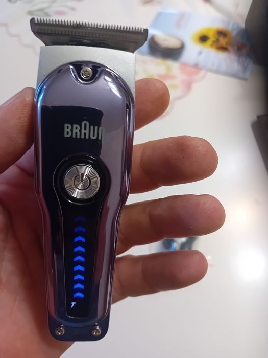 Masina tuns parul si barba.