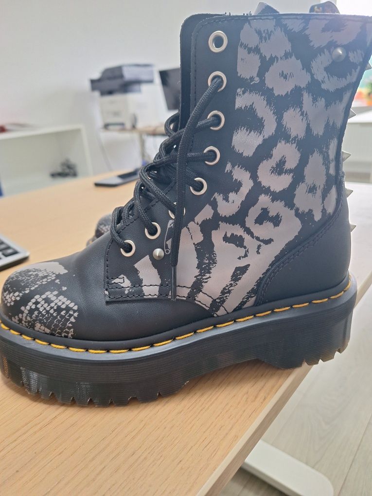 Bocanci nr 37 Dr Martens