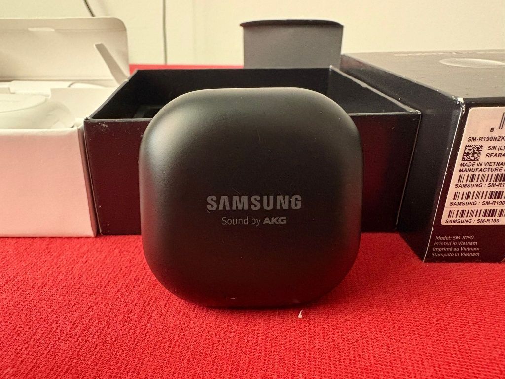 Слушалки galaxy buds pro и galaxy buds FE не ползвани