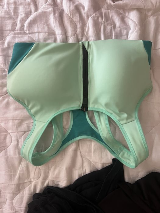 Спортно бюстие nike