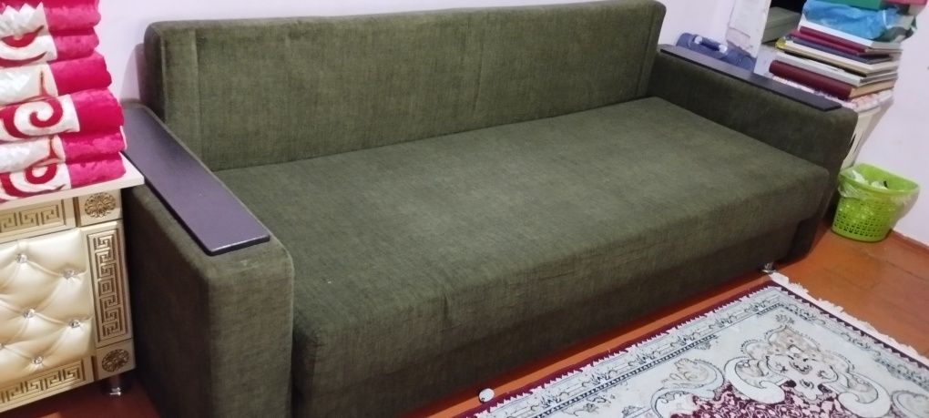 Продам срочно диван, двухспалка, почти новый дешево