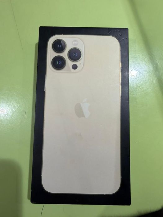 Продаю айфон 13 про макс