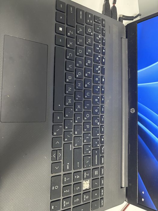 Продавам лаптоп hp