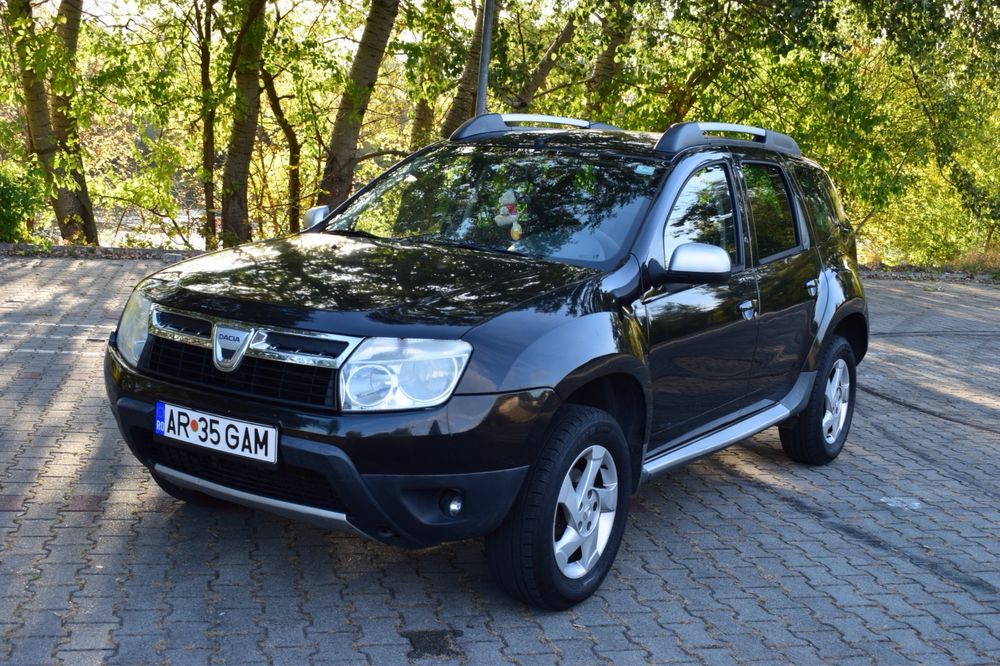 Vând Dacia Duster 2011