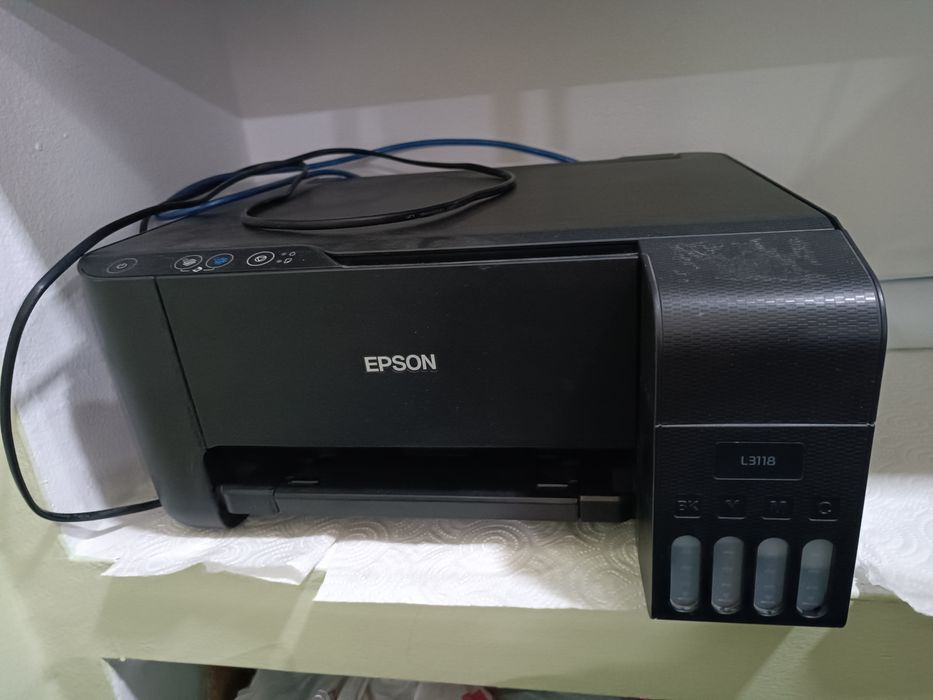 Продаётся цветной струйный принтер.