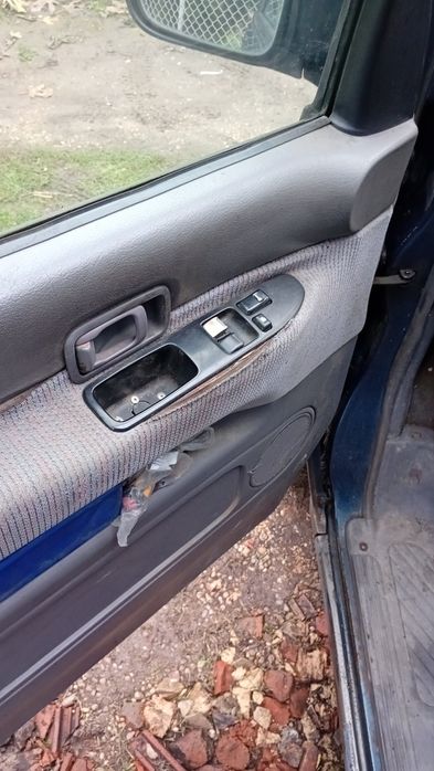 Нисан серена цял за части