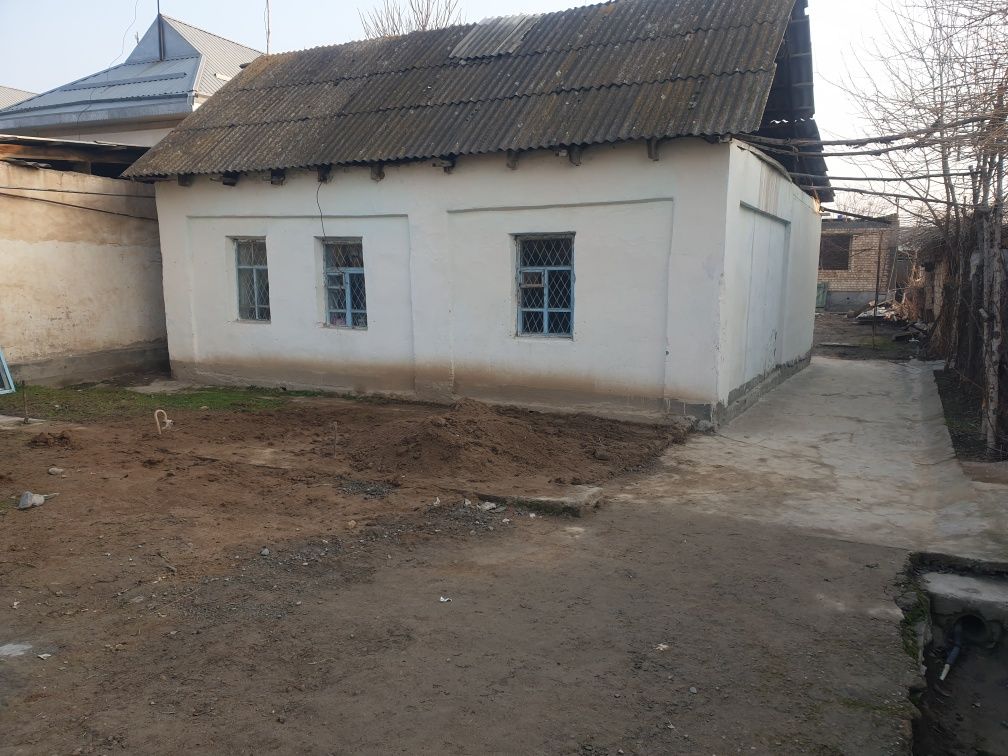Sirdaryo shahar markazida 5 sothli uy sotiladi